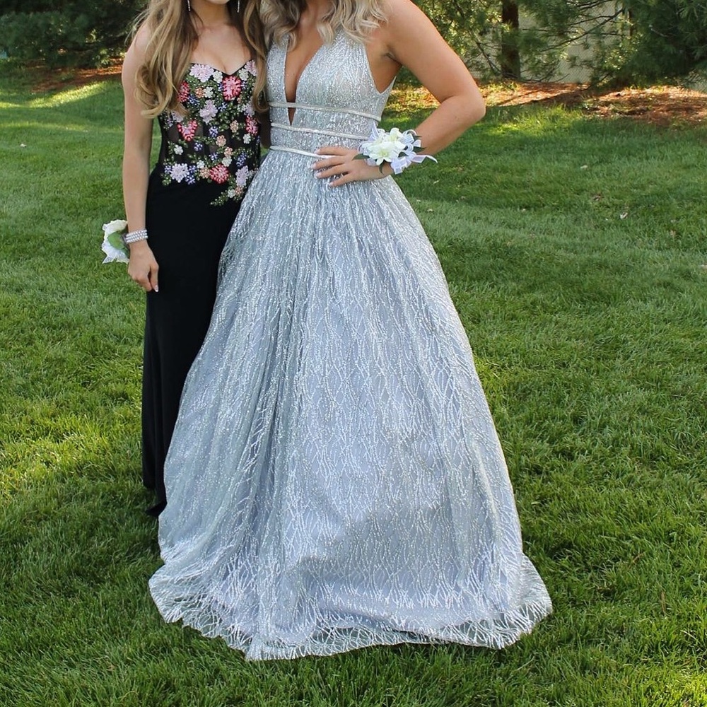 LIKE NEW Panoply Prom Dress, fits like Sherri Hill